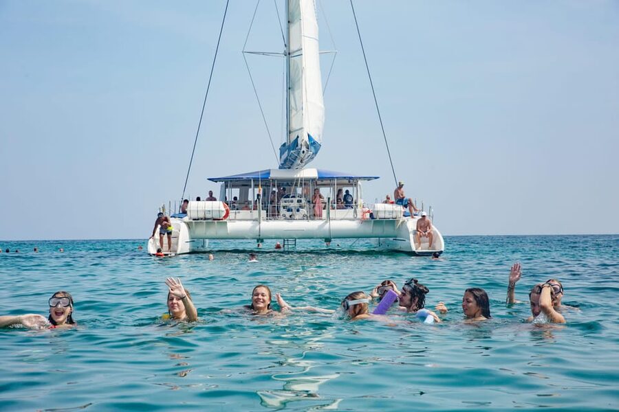 Alicante: 3-Hour Coastal Catamaran Cruise - Getting onboard at Adventurer Catamaran, what to bring (and what to skip)