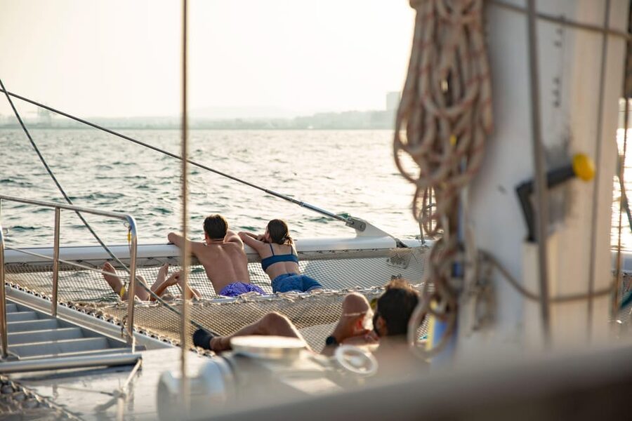 Alicante: Afternoon Cruise with Appetizer and Live Music - Appetizers, the Included Drink, and What Costs Extra