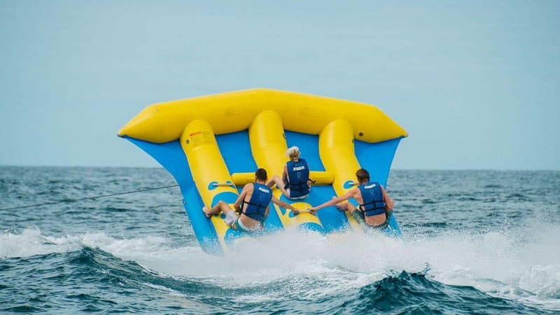 Alicante: Banana ride, Crazy Sofa y Flyfish - What you do: Banana ride, Crazy Sofa, and Flyfish