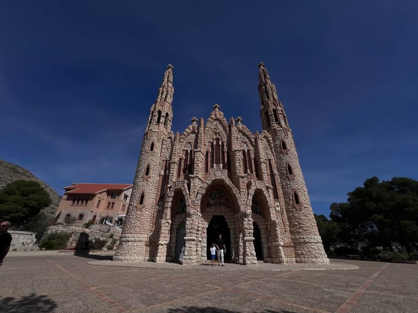 Alicante:Beatiful Castle of Mola+tasting of local wine - Winery tour time: from vineyard basics to the barrel room