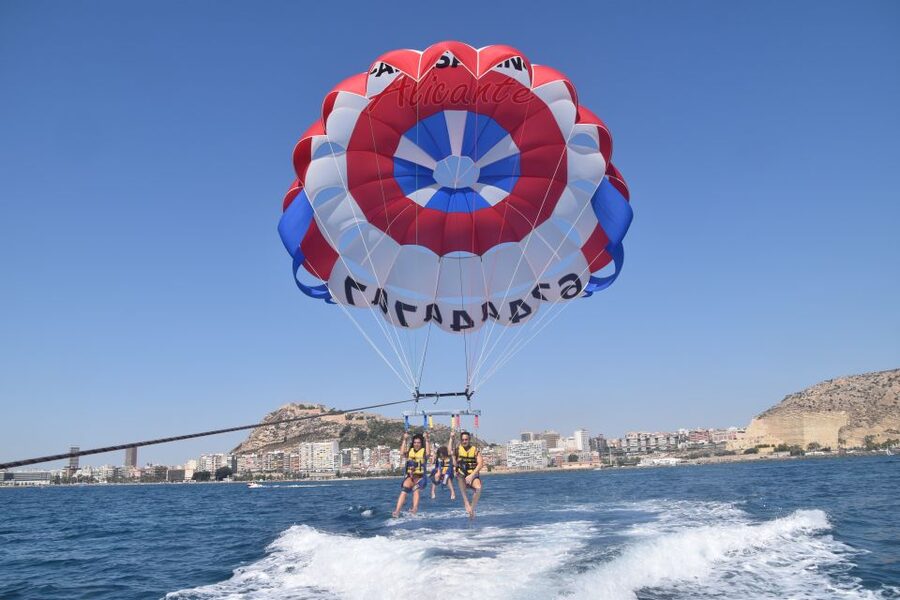 Alicante: Boat Trip and Parasailing Experience with Drink - Who should book, and who should skip it for safety