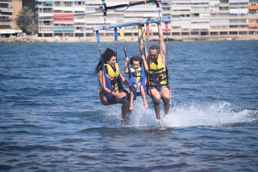 Alicante: Boat Trip and Parasailing Experience with Drink - Should you book this Alicante parasailing trip?