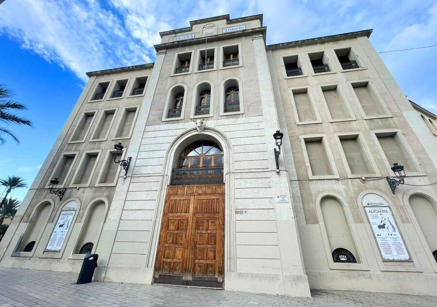 Alicante: Bullring and Castle Guided Tour with Taxi Transfer - From Plaza de Toros to Santa Barbara in 3 hours