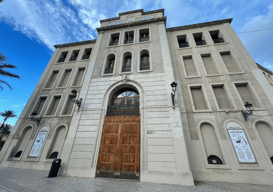 Alicante: Bullring and Central Market Gastronomic Tour - Quick hits