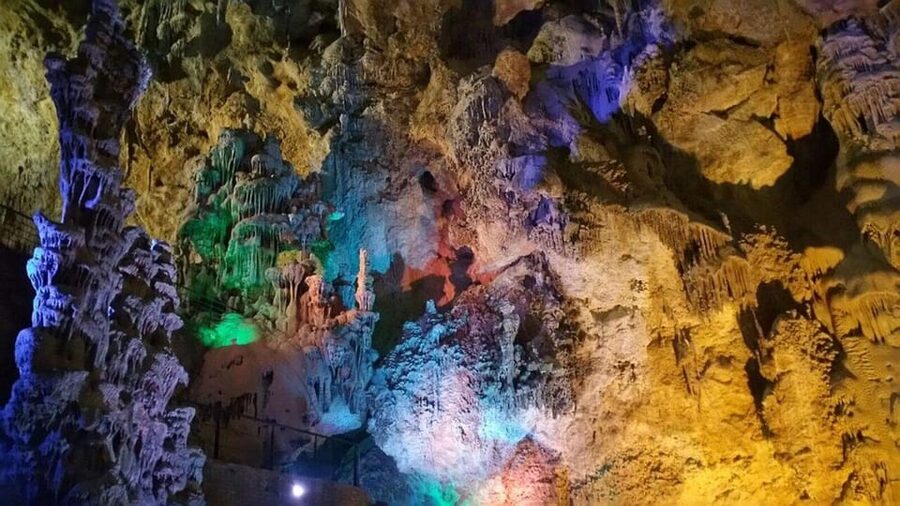 Alicante: Canelobre Caves & Busot Tour including transfer - Upper Jurassic Rock and Civil War Stories, Told on the Spot