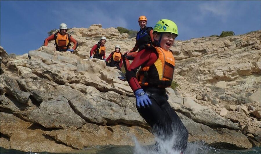 Alicante: Coasteering Adventure on Torres de la Villajoyosa - Stop 1, Pista de senderismo del Torres al Aguiló (Getting Geared Up and Ready)