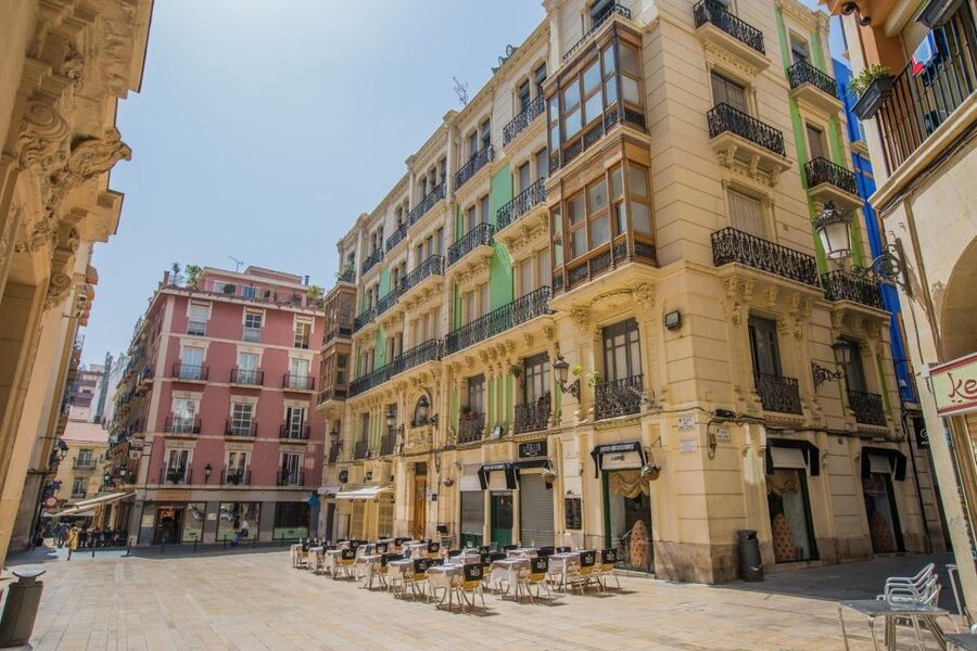 Alicante: Evening Tapas Tour - The Guided Walk: Stories Between Tastings