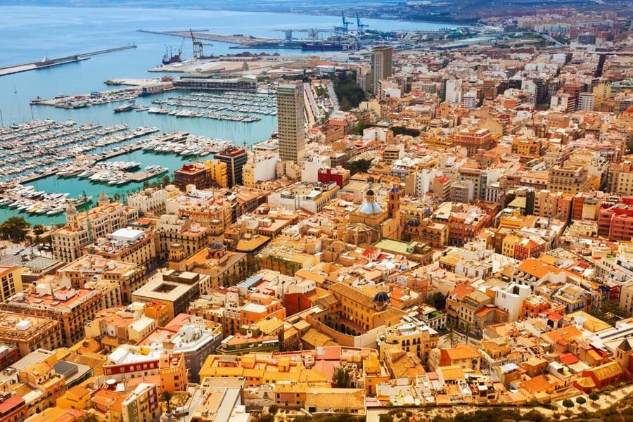 Alicante: Express Walk with a Local in 60 minutes - Basilica of St Mary of Alicante: why this landmark matters