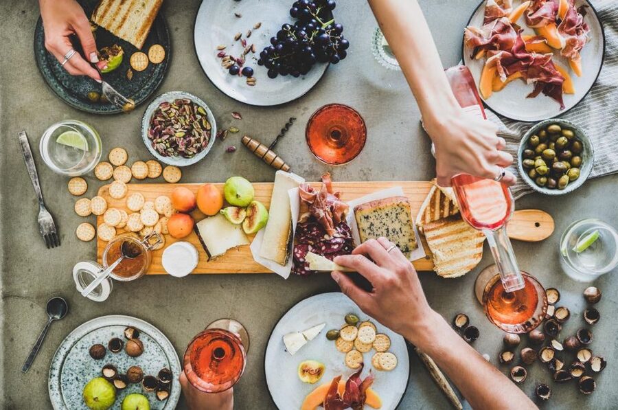 Alicante: Food Walking Tour with Wine Tasting and Tapas - Market Days vs Off Days: What Changes Sunday and Monday