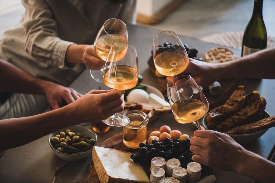 Alicante: Food Walking Tour with Wine Tasting and Tapas - Portal de Elche: Cheese Tasting Before the Montadito Finale