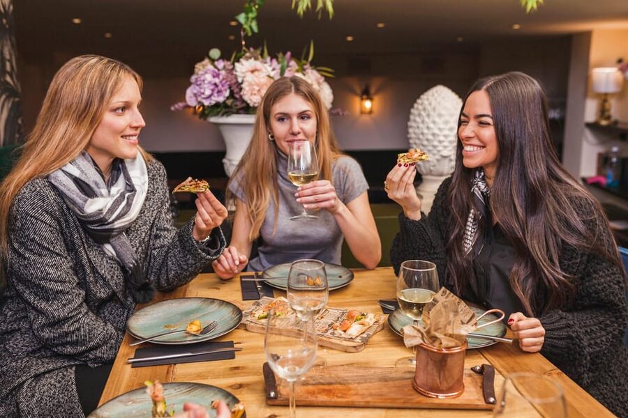 Alicante: Food Walking Tour with Wine Tasting and Tapas - What the Food and Wine Experience Feels Like in Real Life