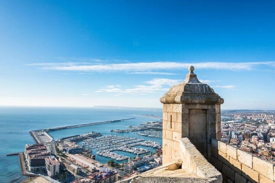Alicante: Guided City Highlights Walking Tour - Barrio de Santa Cruz: old Alicante street life, explained in context