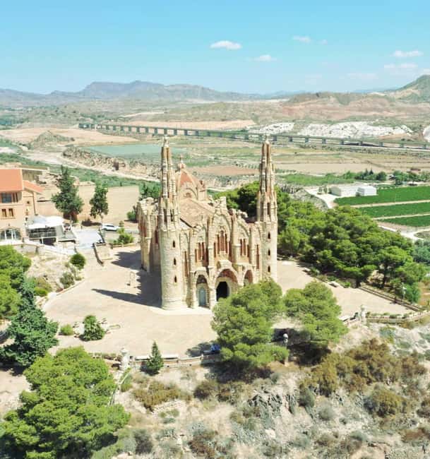Alicante: Old Winery Tour & Wine Tasting including transfer - Guided walk through the vineyards and the winery estate buildings