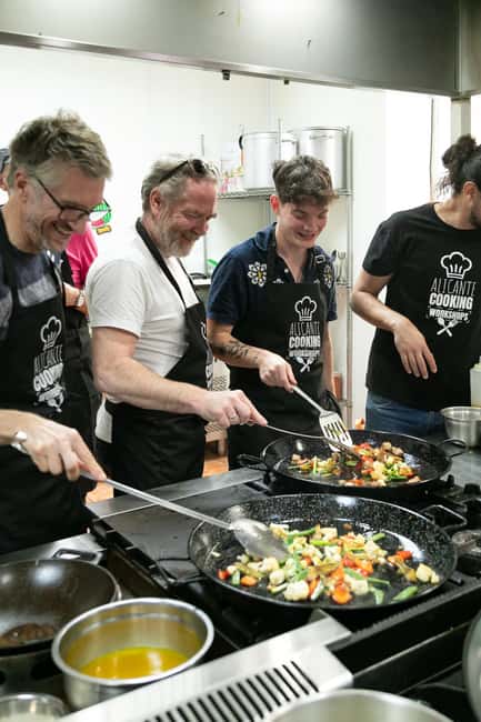 Alicante: Paella and Sangría Workshop with Market Visit - Should you book the Alicante paella and sangría workshop?