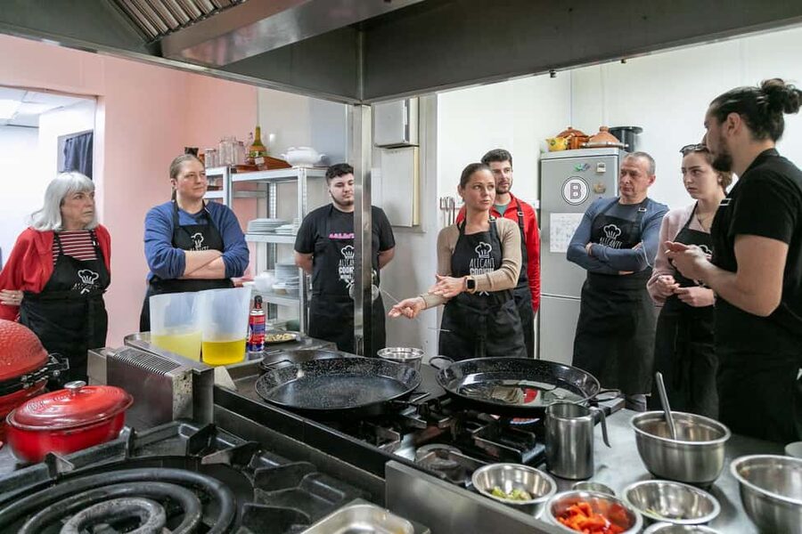 Alicante: Paella and Sangría Workshop with Market Visit - Cooking Alicante paella style, with a real choice