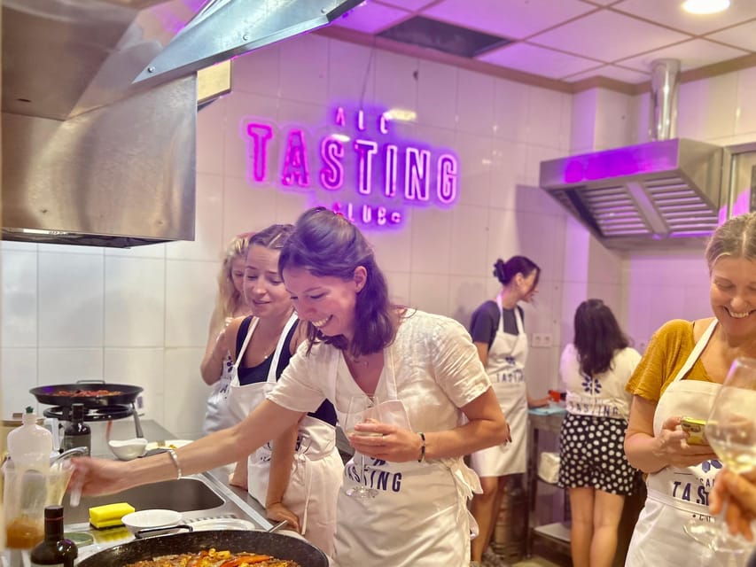 Alicante Paella Cooking Class, Tapas, Drinks and Market - Paella at the Central Market: Why This Starts the Right Way