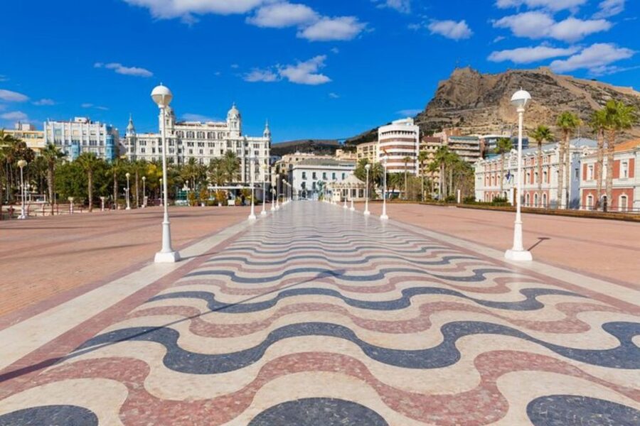 Alicante: Private Custom Walking Tour - Who should book this tour in Alicante