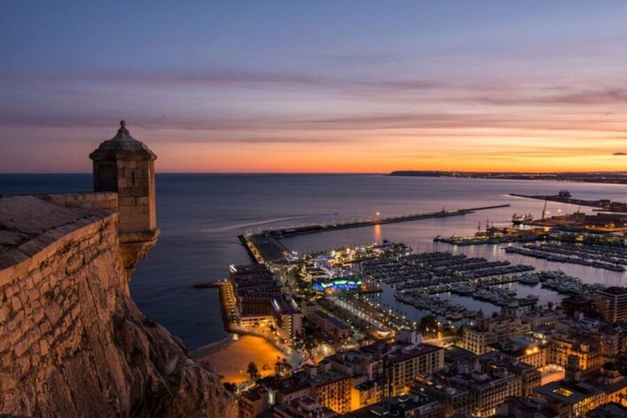Alicante: Private Custom Walking Tour - Meeting up in Alicante, and why pickup details matter