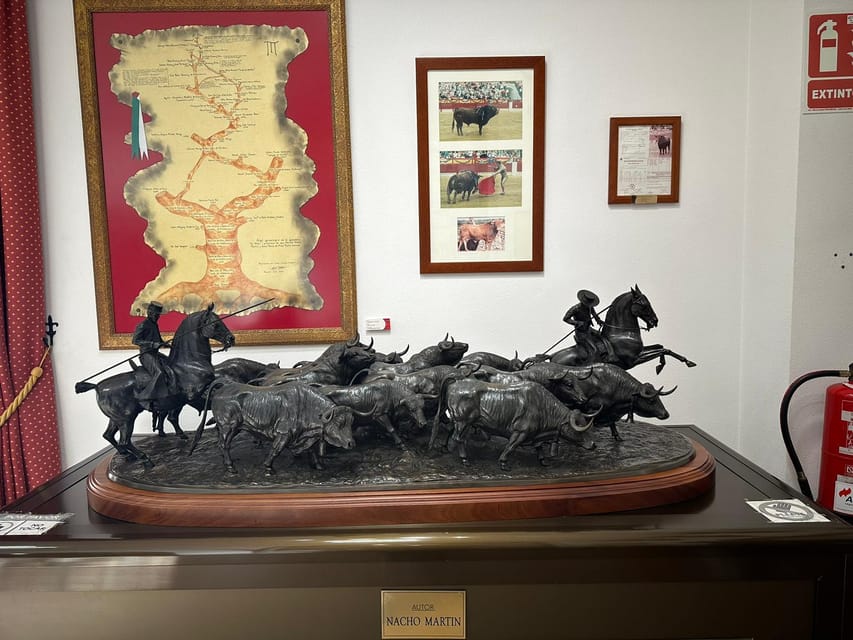 Alicante: Private Guided Visit to Alicante Bullring & Museum - Horse Door and the cape experience