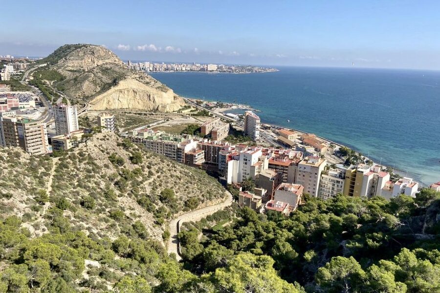 Alicante: Seven Secrets of Alicante Discovery Tour - Mount Benacantil Photo Stop: Where the Sea Feels Close