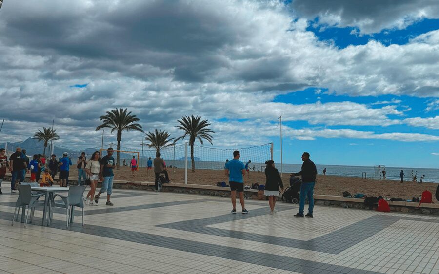 Alicante: Spot the Mediterranean by E-bike - Along the coast, the guide keeps the stories practical