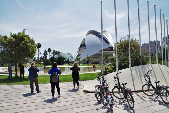 All of Valencia by Bike - Stop 1: Valencia Cathedral, quick orientation in the city center