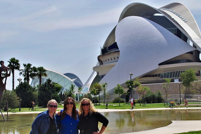 All of Valencia by Bike - Stop 6: Playa de la Malvarrosa, end the ride with sea air