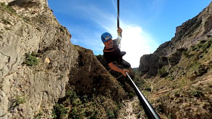 Altea: Bungee jumping in "El Mascarat" canyon - Meeting point and the start of your canyon walk