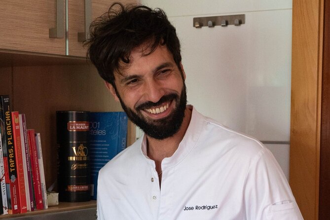 Any Day is Sunday: Paella Cooking Class with Tapas and Sangria - Sangría and Tapas: The Flavor Warm-Up Before the Stove