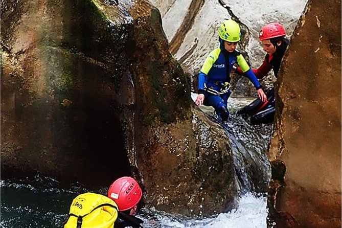 Aquatic canyoning near Benidorm. Estret de les Penyes Bollulla - The usually-dry entrance and your first rappels