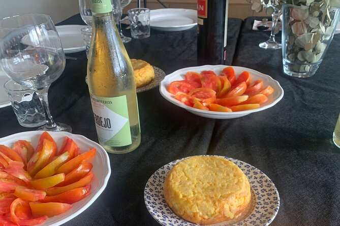 Authentic Paella Dinner in Valencia - A Valencian paella dinner that feels like a real night in