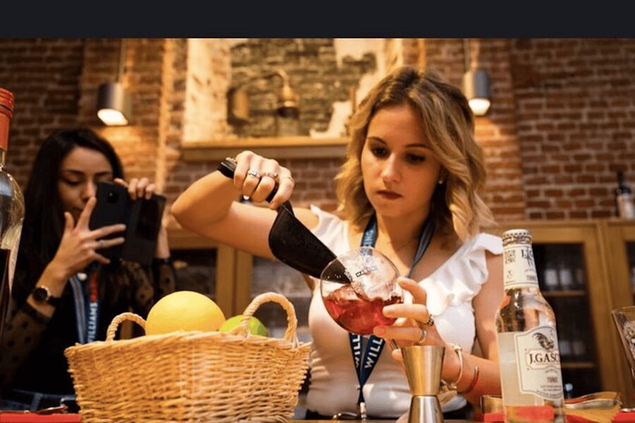 Benidorm: 1-Hour Private Tipsy Cocktail Masterclass - Mixing 3 cocktails step by step, without feeling rushed