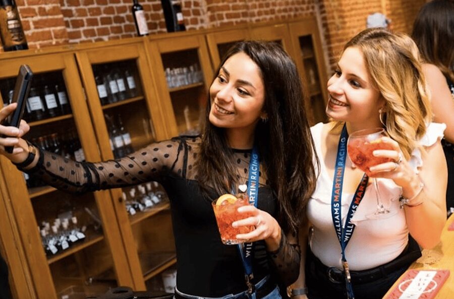 Benidorm: 1-Hour Private Tipsy Cocktail Masterclass - The first minutes: welcome drink and choosing from the menu