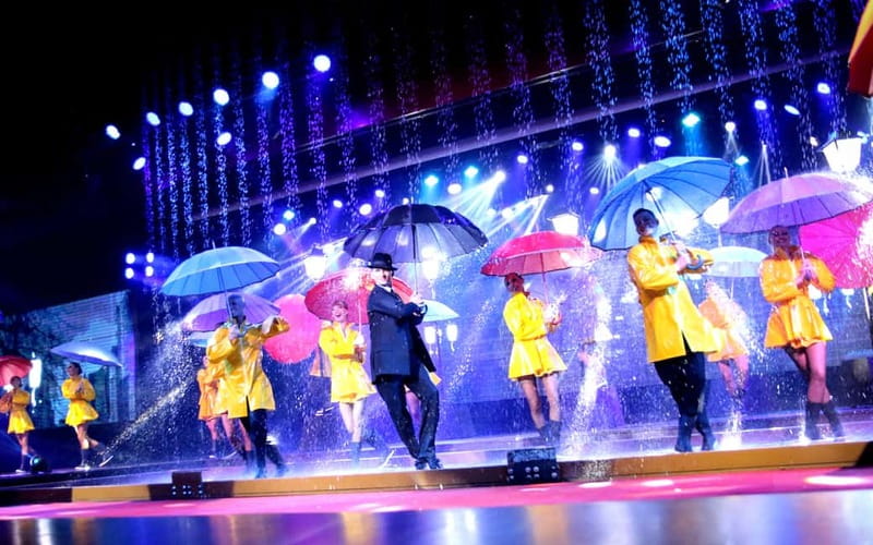 Benidorm: Show at Benidorm Palace - What a typical evening feels like, from arrival to the dance interval