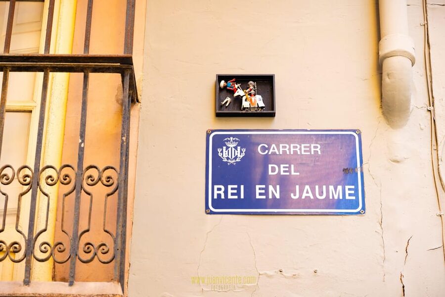 Best Street Art in Valencia Walking Tour - Meet Maria, the Guide Who Helps You See the City Differently