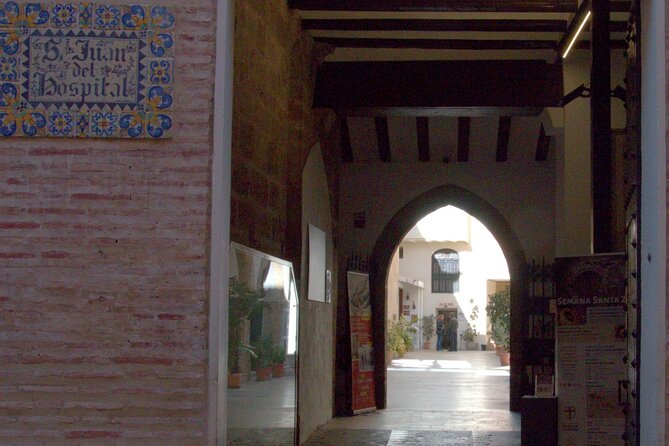 Between Two Gates: A Self-Guided Audio Tour in Valencia - Mercat Central, Plaça de Dècim Juni Brut, and the Cathedral of the Senses
