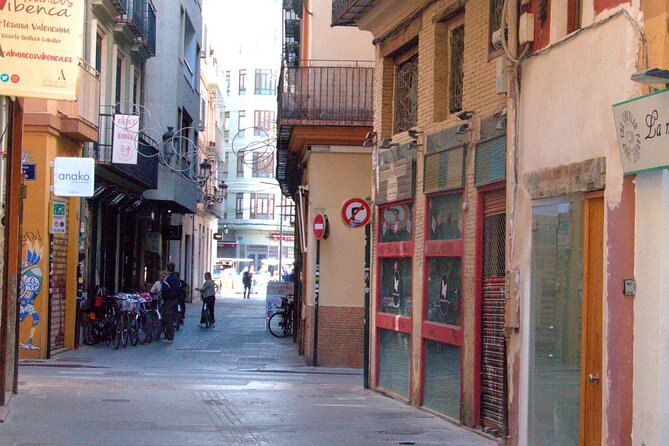 Between Two Gates: A Self-Guided Audio Tour in Valencia - Galería del Tossal Archaeology: Muralla Árabe, Then La Almoina