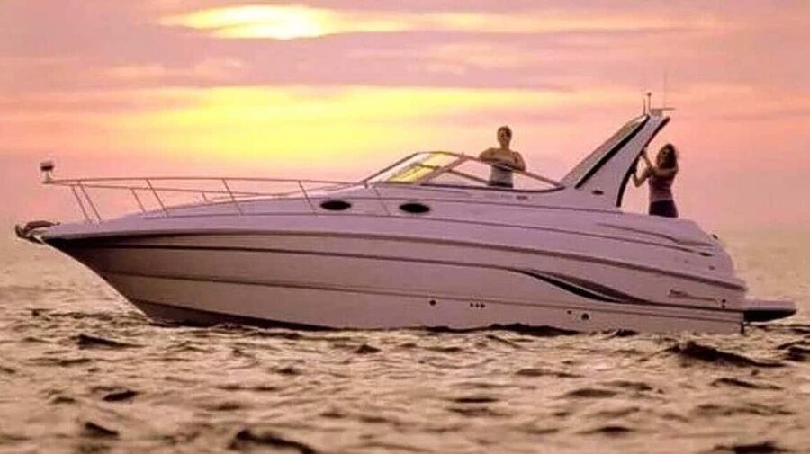 Boat rental with skipper and petrol - Marina Salinas start: how the meet-up keeps things easy