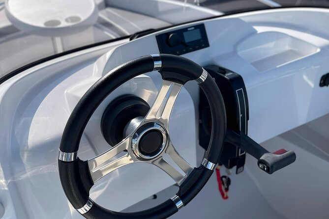 Boat Rental Without License in La Marina de Valencia - Steering Without Experience: What You Need to Know Up Front