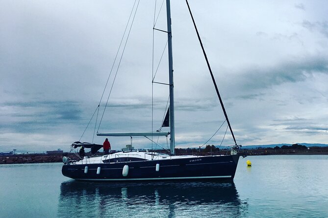 Boat trip Valencia - La Marina de Valencia and Veles e Vents: a 20-minute start that sets the tone