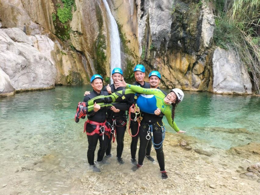 Bolulla: Estret de les Penyes Water Canyoning - The final 20 m waterfall and abseil: the moment to decide