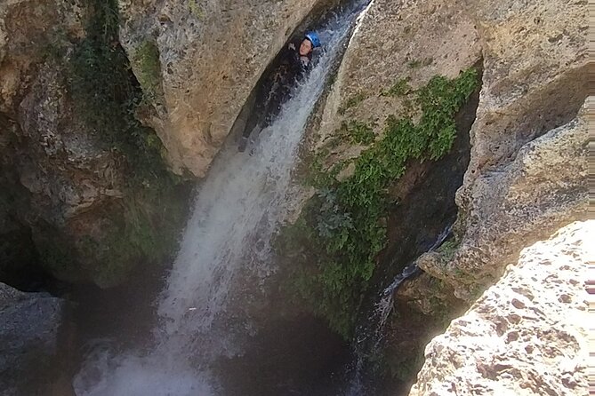 Canyoning experience in Barranco del Gorgo de la Escalera - English Guidance and the French Question