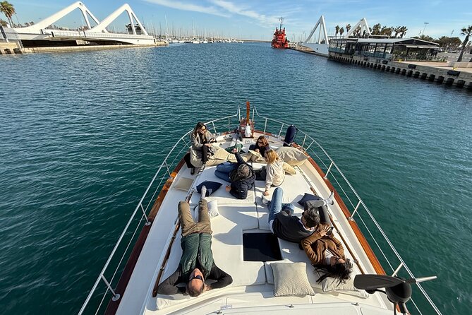 Chill and Sail in Valencia - What to bring and how to plan around the sea