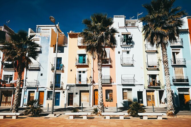 E-bike Tour: Beaches, & City of Arts and Sciences (From €30,00) - Playa de Las Arenas and Malvarrosa: Two Beach Moods in One Ride