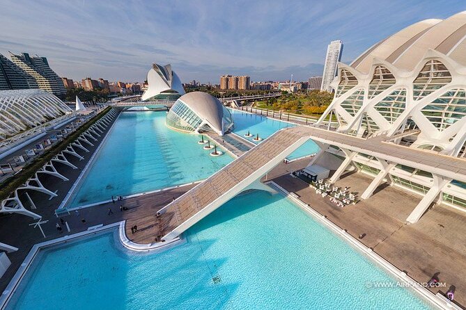 e-Scavenger hunt Valencia: Explore the city at your own pace - San Nicolás de Bari y San Pedro Mártir: Valencian Gothic with a mission feel