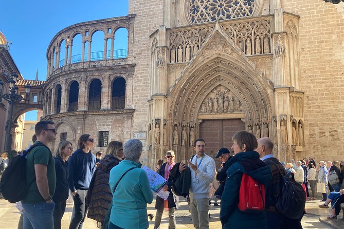 Essential Valencia and World Heritage Sites (English) - Who the guides are like: Sara, Gabor, and the tablet photo touch