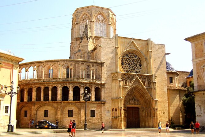 Essential Valencia Tour - Ajuntament de Valencia: Neoclassical elegance and civic pride