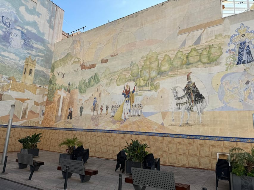 From Albir & Benidorm: Calpe Old Town and Port Day Trip - Calpe Old Town: A Maze of Color, Squares, and Art Stops