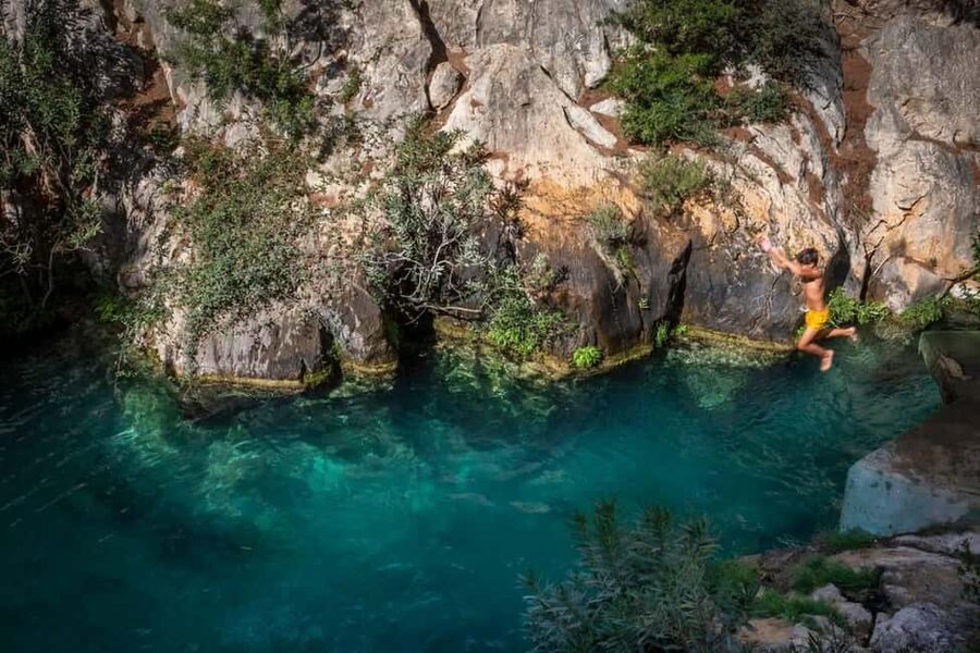 From Alicante and Benidorm: Famous Algar Fountain Tour. Private transportation - Lunch with mountain views: how to make it work