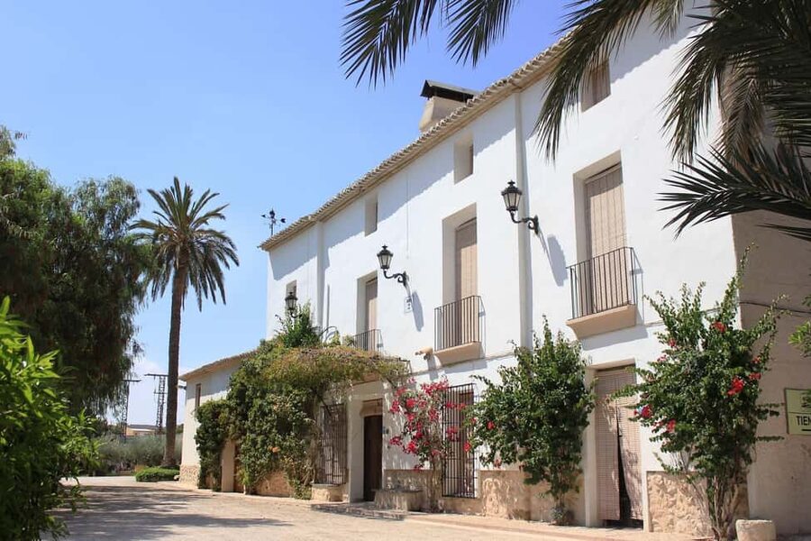 From Alicante and Elche: Guided tour for vineyard and winery with tasting - Inside the 1707 house and historical rooms: tools, furniture, and household life